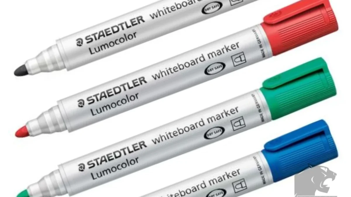 Staedtler 351 WP4 Lumocolor - Pennarello per Lavagna Bianca, Confezione da 4 Pezzi con cancellino, Pennarelli + cancellino Rosso, 1